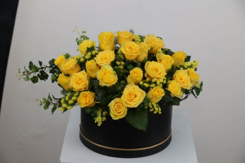 Picture of The Bright Yellow Rose BOX 